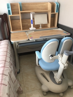 入手说说使用浩轩宜家儿童学习桌怎么样?是什么档次?