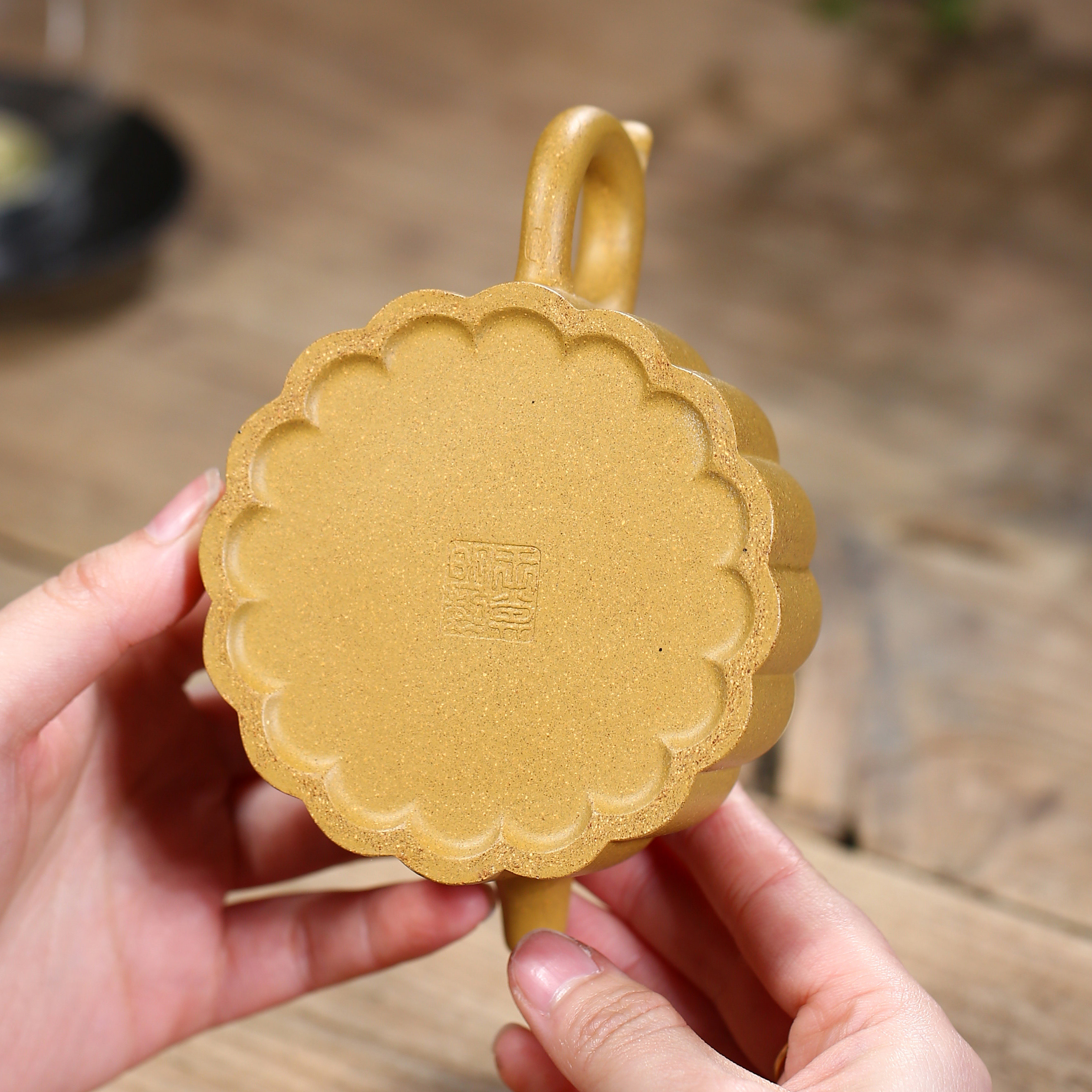 国工王老师 全手工菊菱壶 原矿黄金段 280cc 宜兴名家紫砂壶