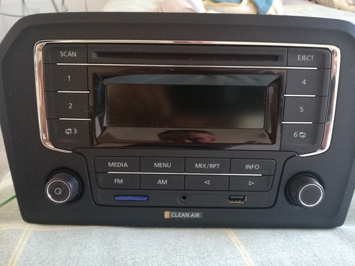 大众新捷达CD机，cd碟音质非常不错，新车拆下来的一切功能都