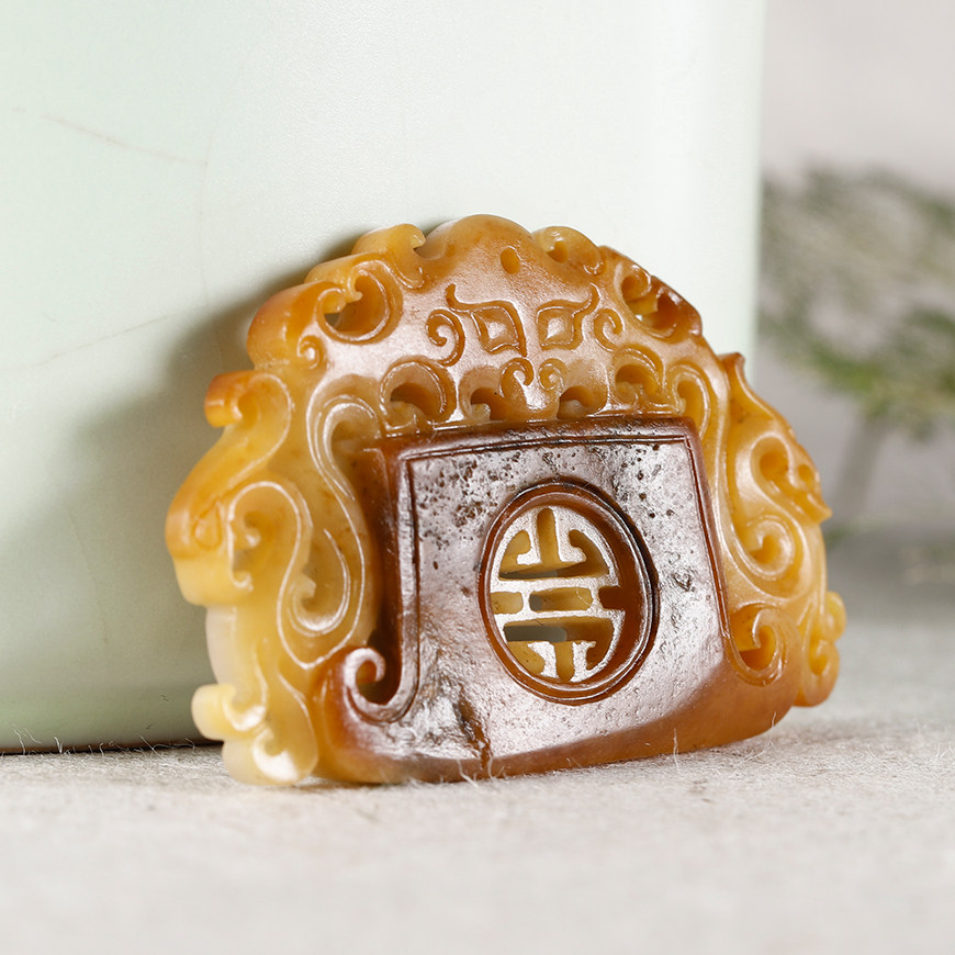 苏州玉雕馆新疆和田玉鸡油黄沁籽料府上有龙吊坠女12克苏工挂件s