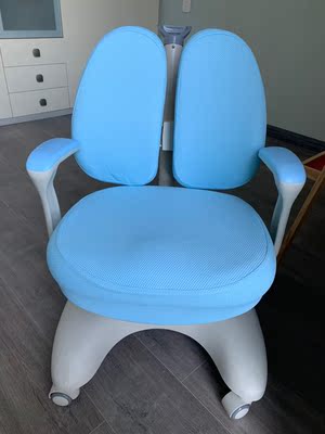 想给孩子买一款香奈雅轩儿童书桌怎么样？质量好不好？