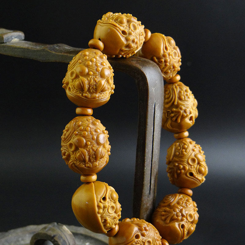 1.9 核雕师赵晗《招财金蟾》