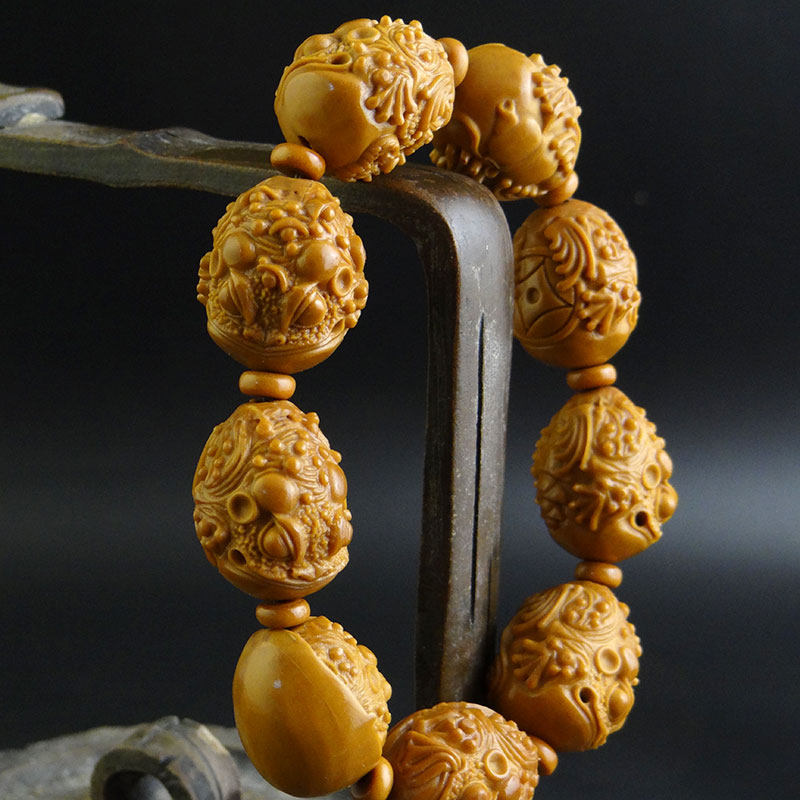 1.9 核雕师赵晗《招财金蟾》