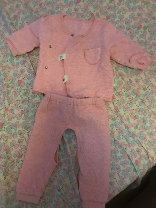 新生儿衣服，52尺码，只穿过两次，粉粉嫩嫩的，有一定厚度，便