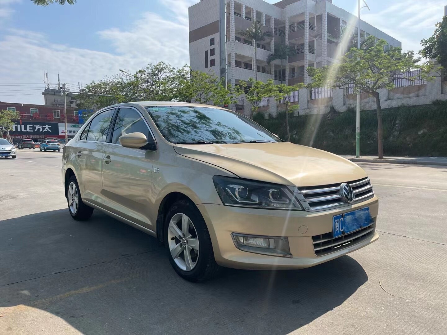 2013年6月大众桑塔纳私家精品车手动挡16排量带导