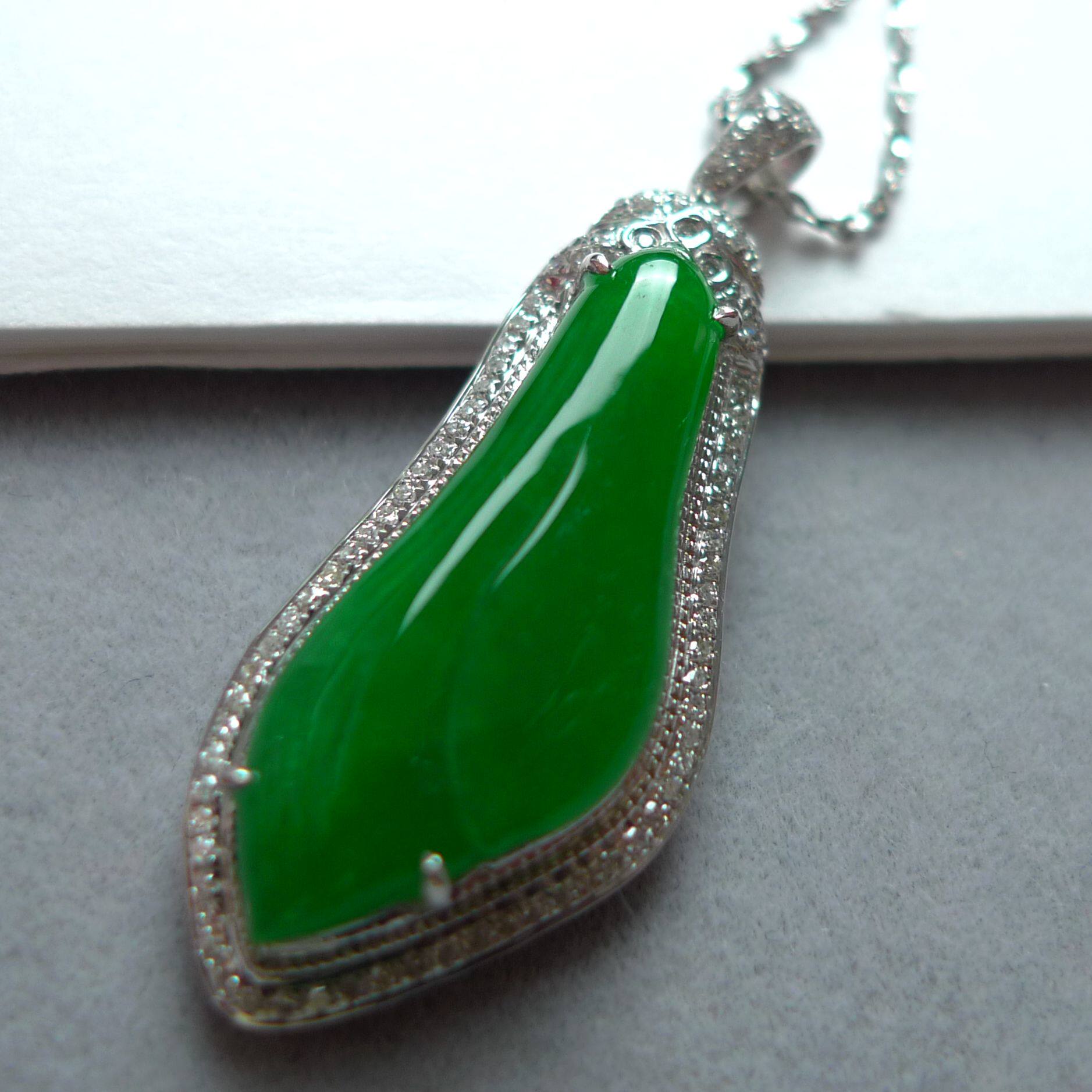 高端奢华 18k金伴钻石镶缅甸天然a货阳绿兰花翡翠吊坠3.55g