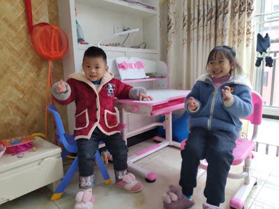 刚上小学用帕默升降实木儿童学习桌椅怎么样?需要散味道吗?