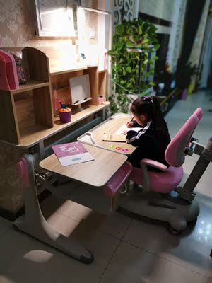 说说爱果乐儿童学习桌给小学生用着怎么样？环保安全吗