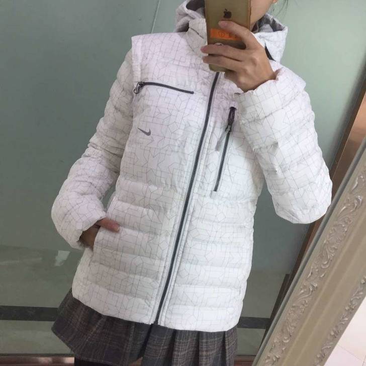 正品耐克女子蓬松保暖连帽羽绒服白鸭绒填充！胸围84衣长62