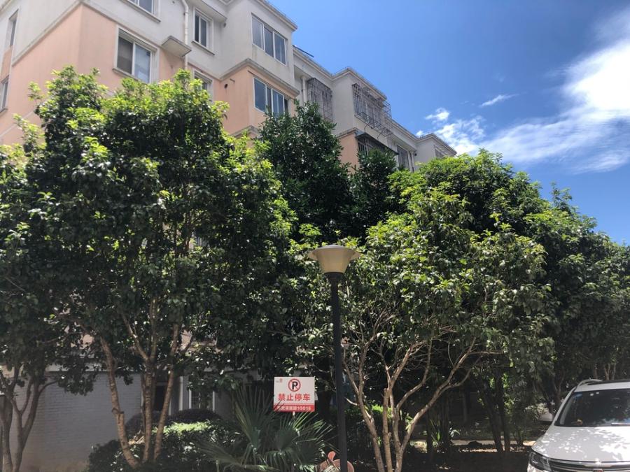 宁波市北仑区小港红联季景路190号江南人家5幢汽05的不动产 - 司法