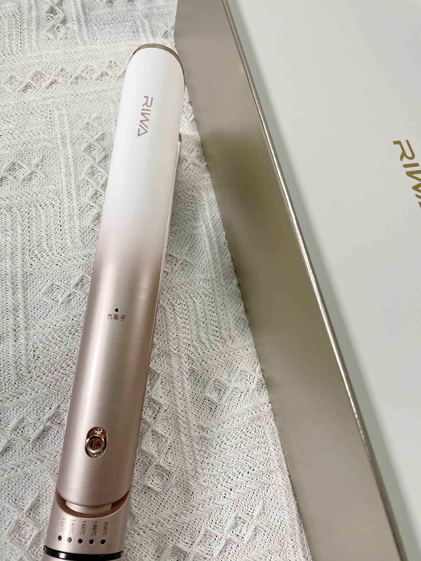 雷瓦红外线负离子卷发棒千万级负离子300元左右送女生实用礼物