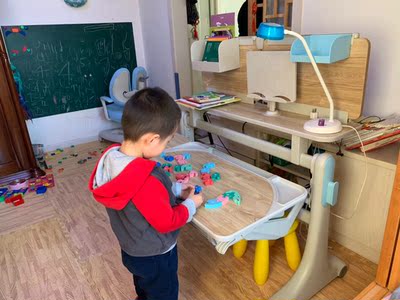 入手说说使用浩轩宜家儿童学习桌怎么样?是什么档次?