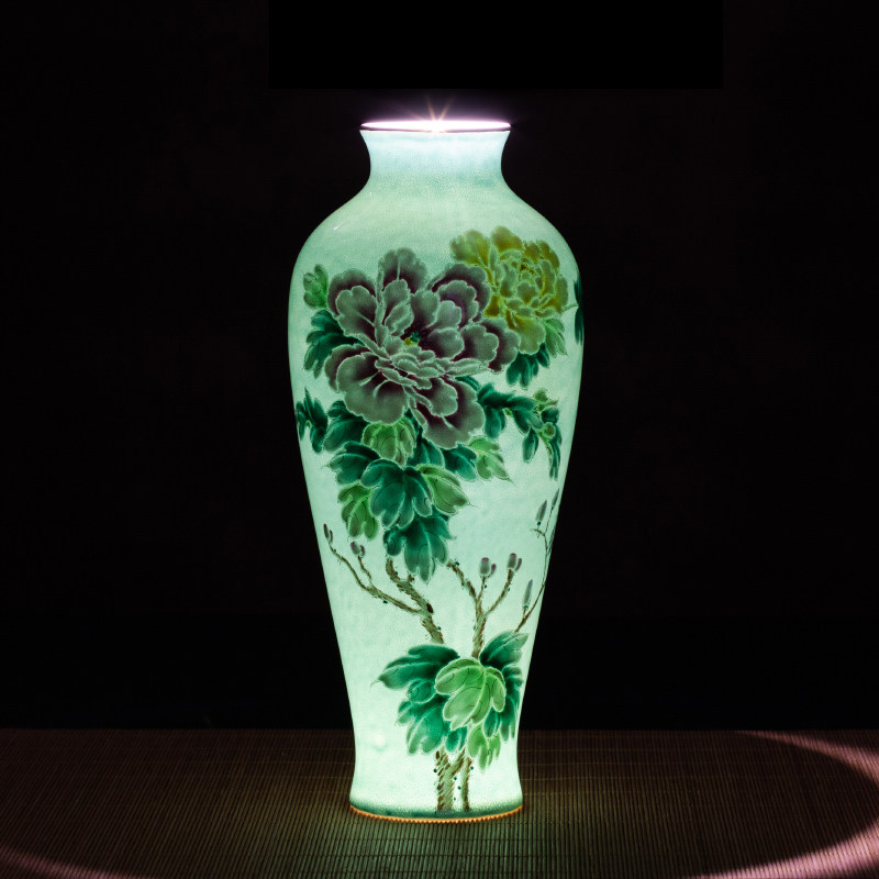 中国陶瓷艺术终身成就奖/省工艺美术大师袁述凡 添香 珐琅彩瓶