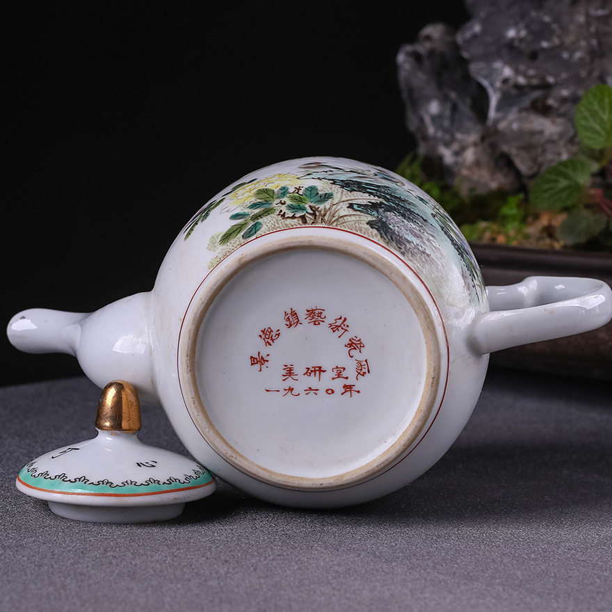 【峥嵘岁月】1960年景德镇艺术瓷厂 粉彩品雅芬芳图茶壶