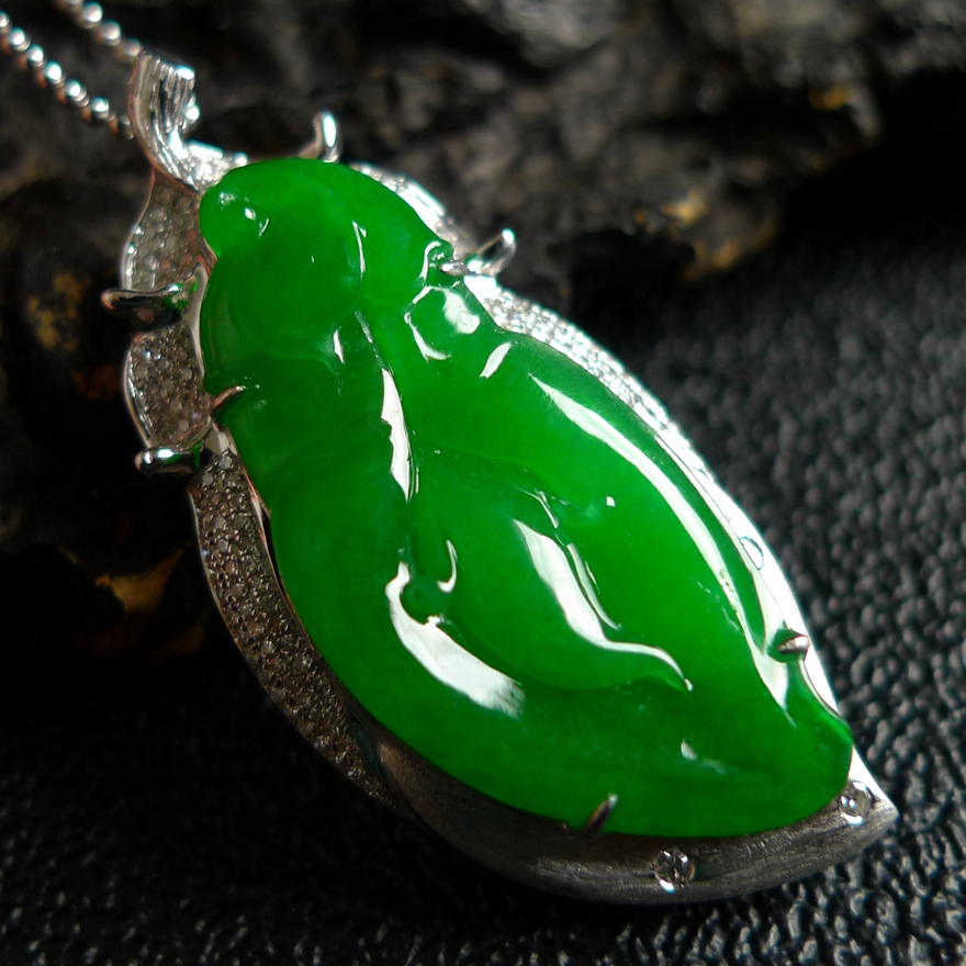 18k伴钻石镶正阳绿缅甸a货翡翠大兰花吊坠 拍卖 9.87g