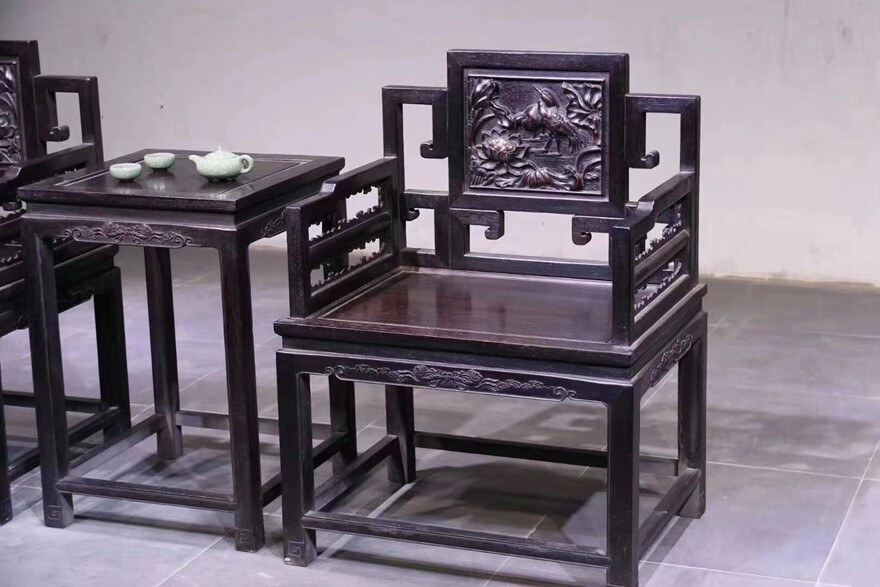 【鬼市】666檀木荷花纹太师椅三件套 高97宽72厚55cm