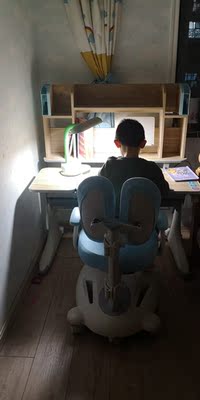 帮助孩子学习用法兰芭比儿童学习桌怎么样？质量可靠吗？