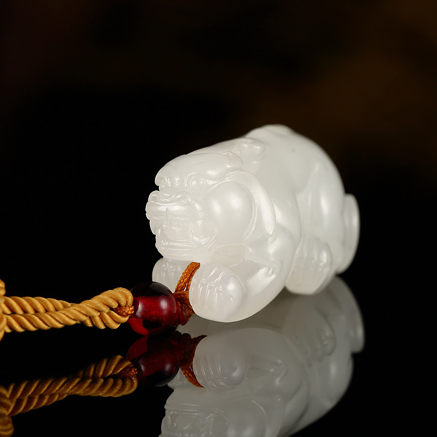 省级玉雕大师仝杰作品新疆和田白玉瑞兽貔貅招福纳财吊坠26克挂件