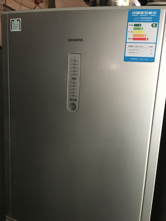 徳国西门子新款254升双门冰箱，外观非常新，功能正常使用，可