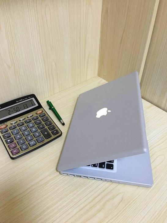 个人苹果笔记本含泪出一台苹果笔记本电脑MacBook.p