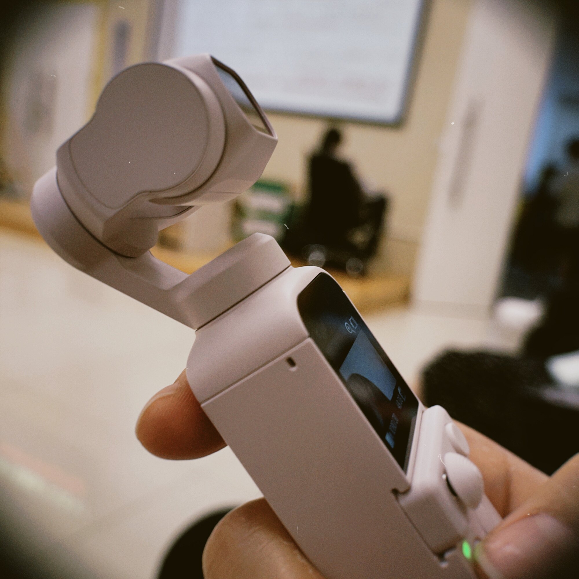 大疆pocket2灵眸口袋云台相机2000元左右送女友数码礼物