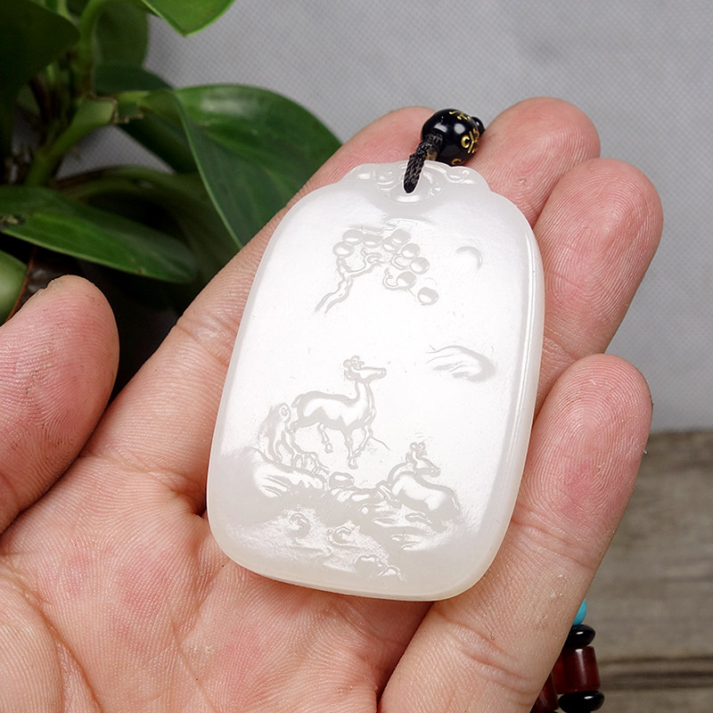 【寓意 松鹿同春】和田玉 脂白玉 苏工立体浮雕 挂件37.88克