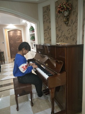 专业点评：博兰德钢琴怎么样？适合刚学琴的小朋友呢？