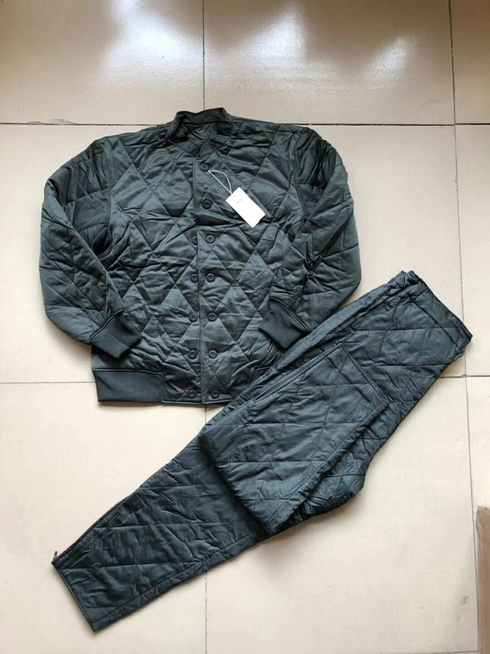 正品棉衣棉裤套装棉衣裤。目前这个衣服尺码还比较齐全，具体型