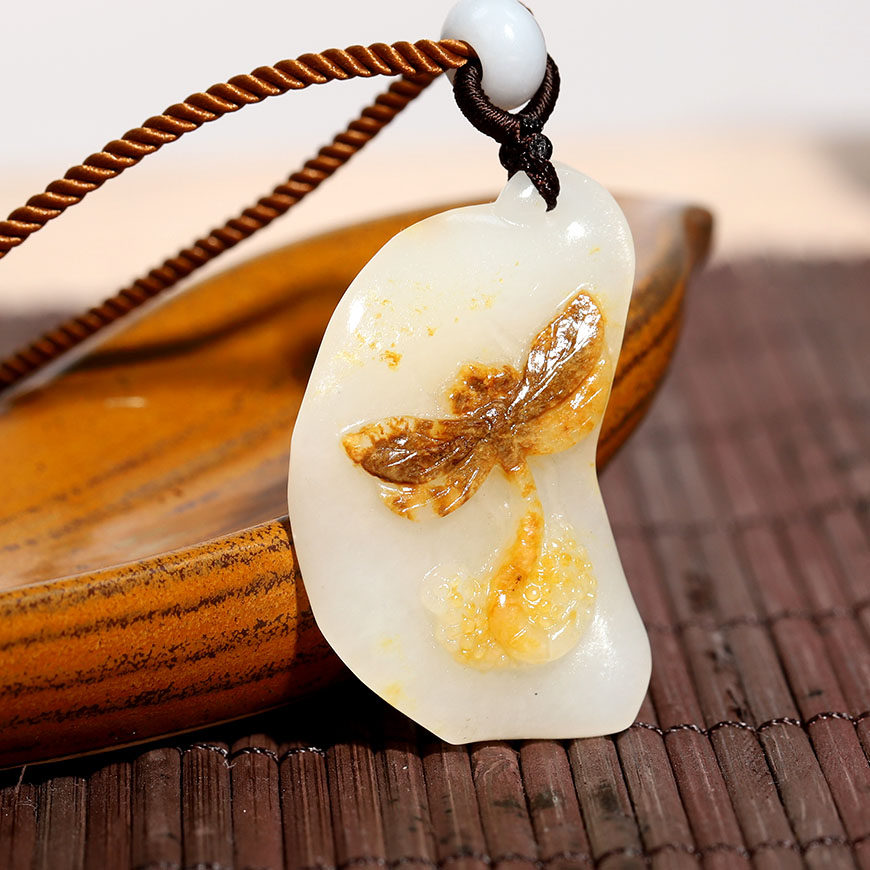 省级玉雕大师丁伟作品新疆和田玉黄皮籽料情投意合蜻蜓吊坠女13克