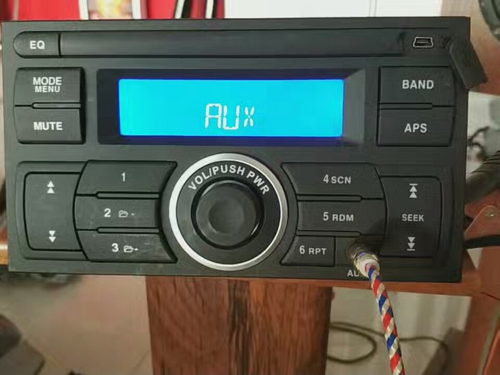 拆车收音机AUX、USB