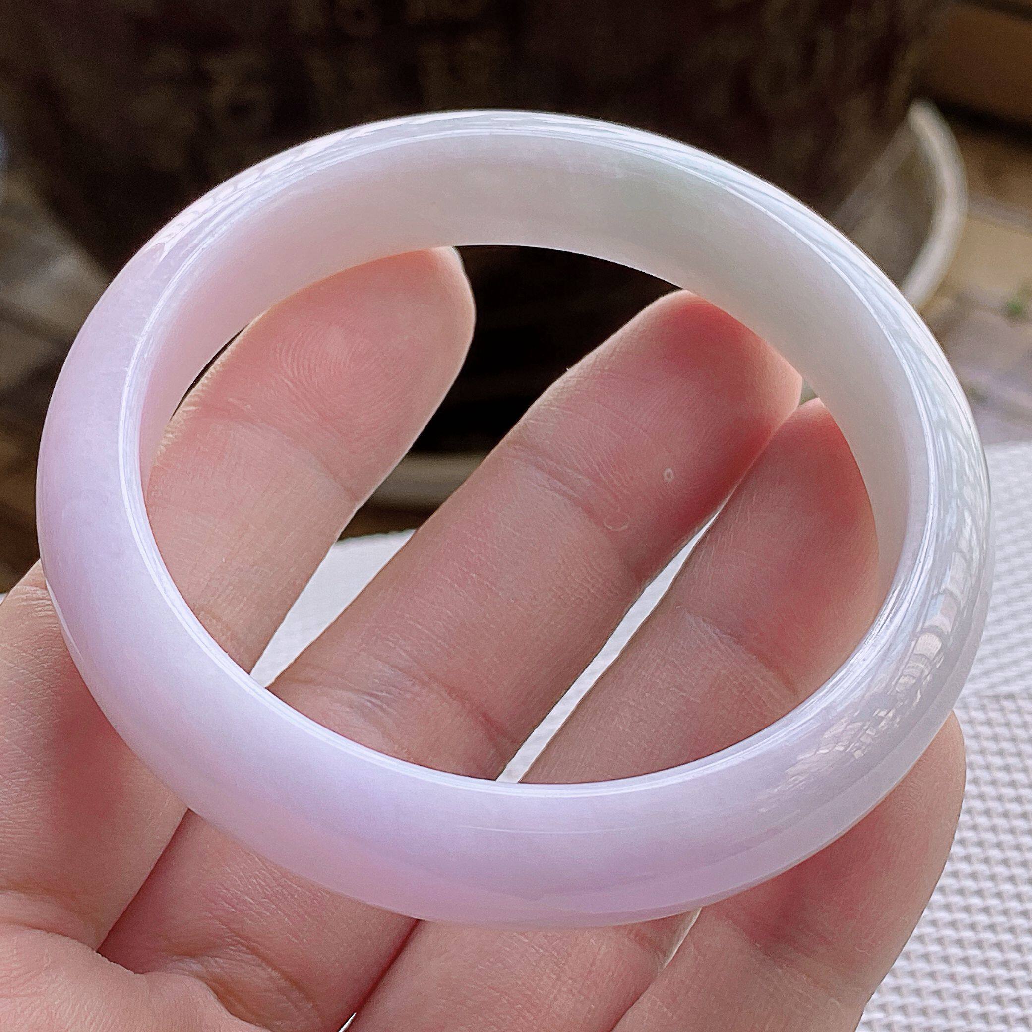 拍卖自然光实拍天然a货翡翠春彩圆口玉手镯55.03克 (圈口57.6mm)