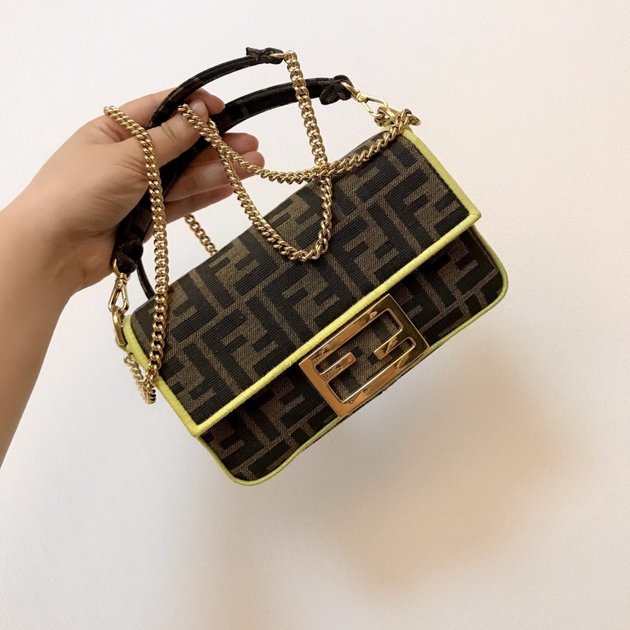 [一元起拍][9新]fendi芬迪 双flogo老花法棍包 黄色滚边 614fd