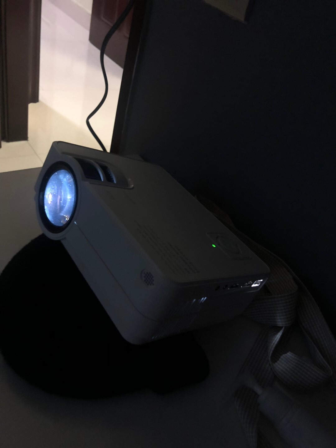 13,挺好的,在卧室看挺清晰的 很方便,那里都可以看  投影效果:高清的