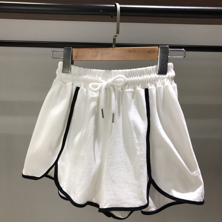 品牌型号：休闲白色短裤