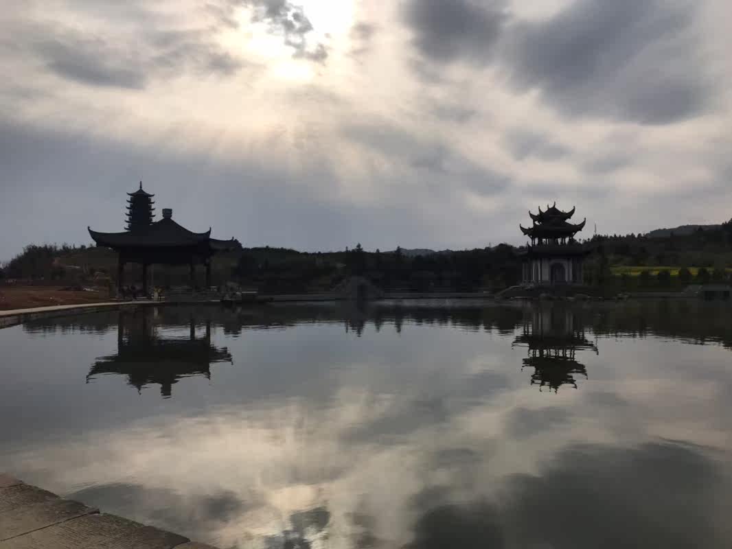 江西婺源旅游包车东线北线三清山景德镇黄山篁