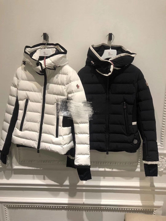 moncler2019年新款滑雪服羽绒服，全新s号，购于深圳