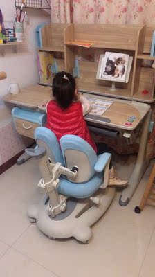 刚上小学用博士有成儿童学习桌效果怎么样？值得入手吗？