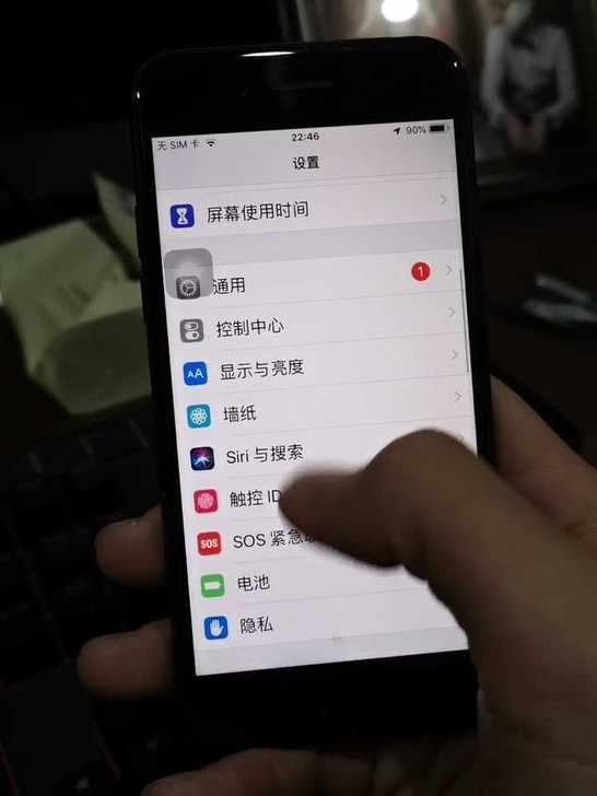 自己用的原装苹果iphone7128g手机自用爱护很好。