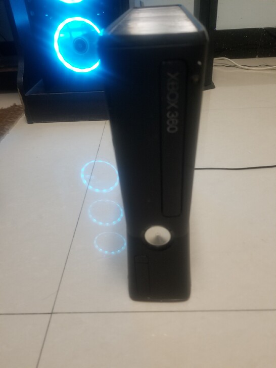 xbox360双破1tb存满了游戏带个无线手柄