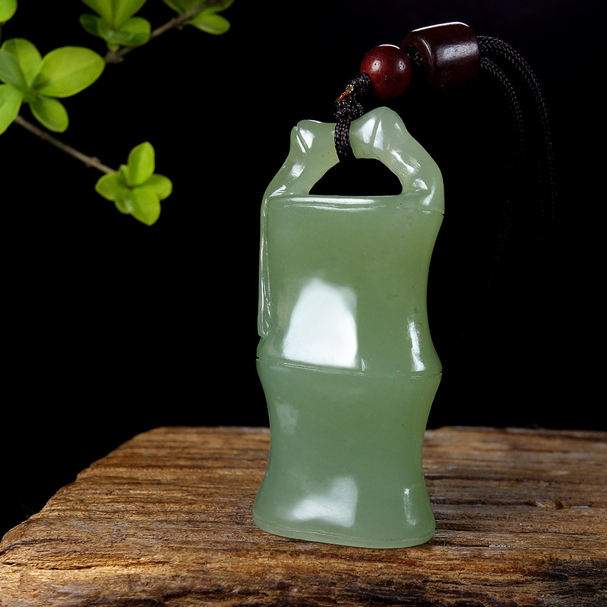 和田玉油润湖水绿挂件【节节高升】27.86g 徐鑫大师工作室