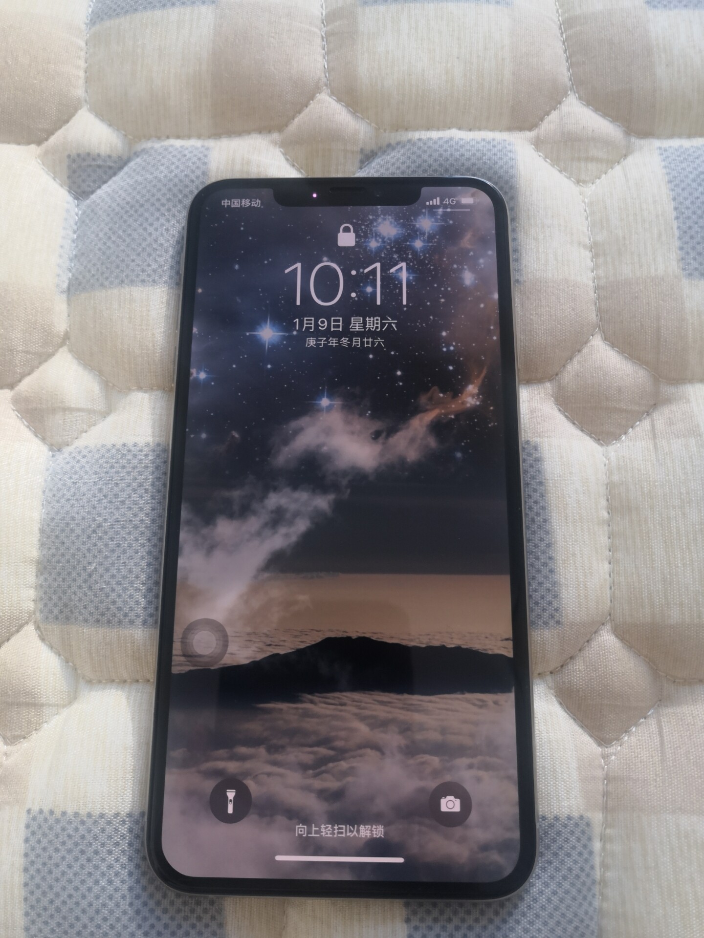 自用iPhone Xs max 64g，白色，全网通，95成