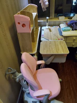 保护视力用护童和2平米书学习桌哪个好？区别在哪里？