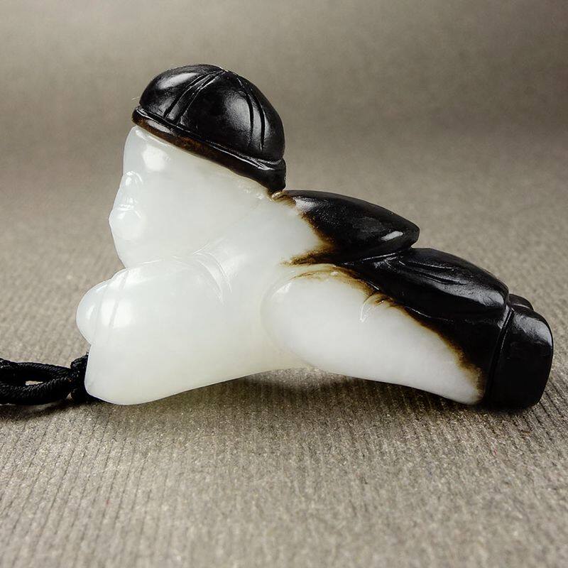 【童子送财】和田玉黑皮白肉精致童子挂件35.0g