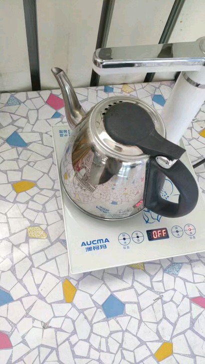 八成新，澳柯玛小型茶吧机，所有功能正常，去年花199购买的，