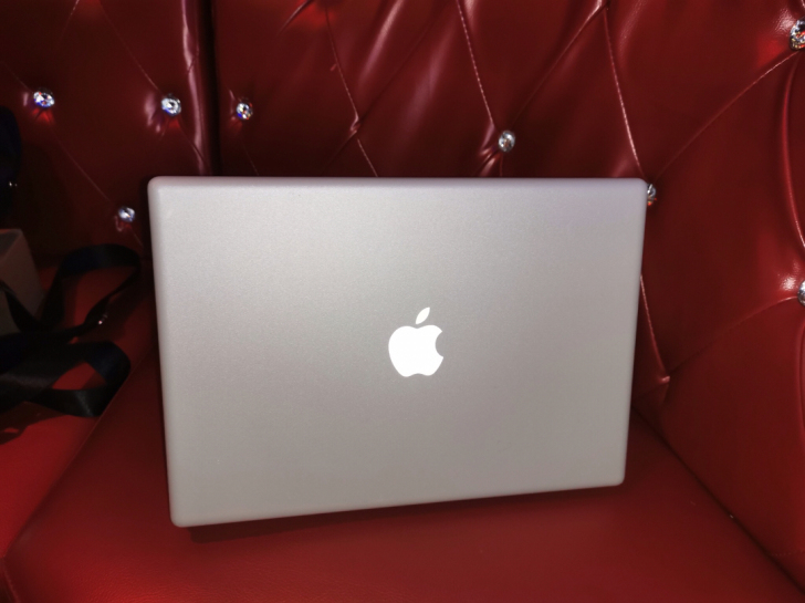 苹果笔记本电脑九成新女生自用MacbookPro