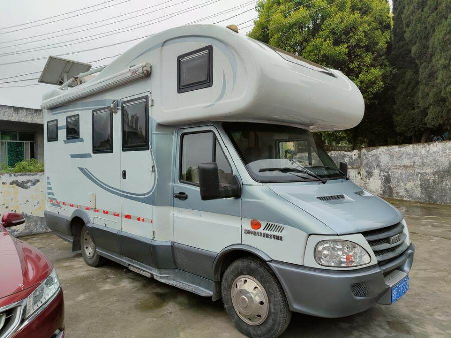 2014款依维柯中意房车柴油6座手动双小型客车网络拍卖公告