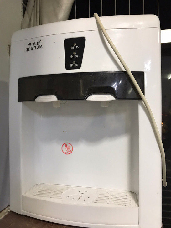 格尔佳冷热饮水机，九成新，制冷效果好，制热也很快，需要的可以