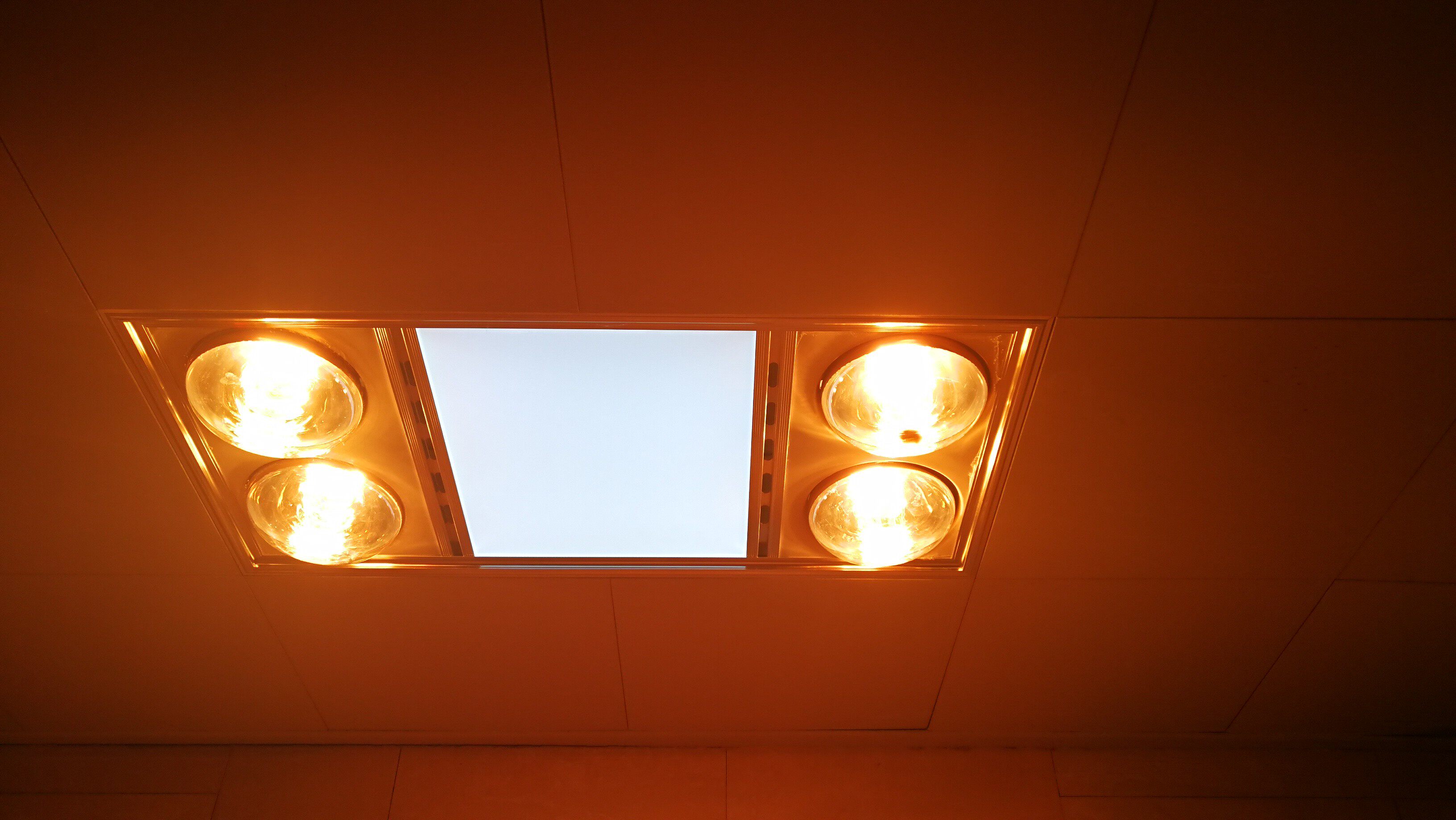 科狮龙四灯吊顶浴霸30x60浴霸怎么样好不好恒温吗