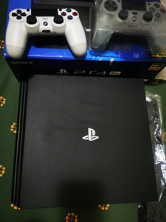 ps4pro1tb港版双手柄