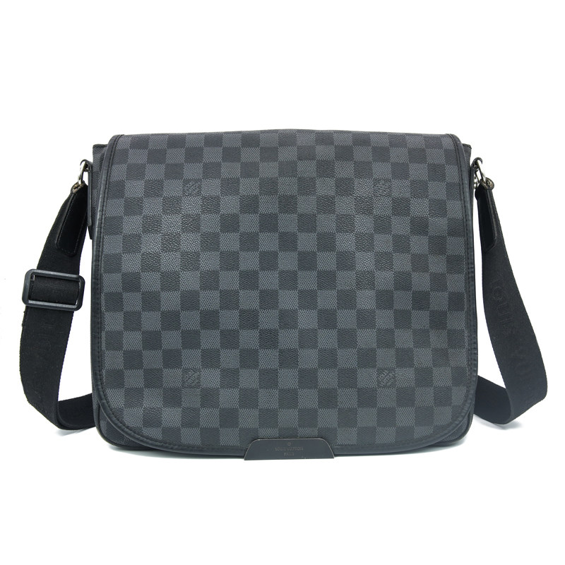 【9.5新】lv男士district系列中号邮差包12357